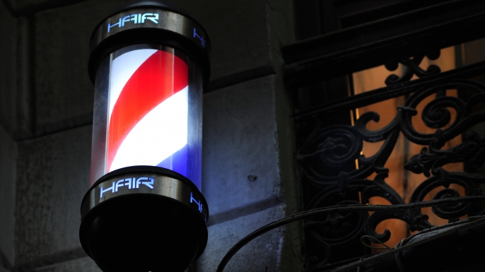 ask-history-why-is-barber-pole-red-white-blue-iStock_000017032172Large-E.jpeg